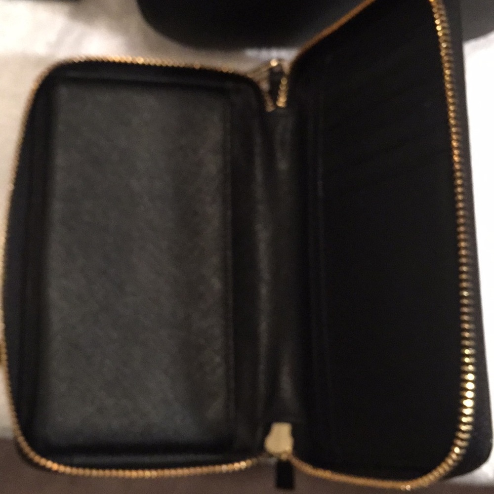 NWT TORY BURCH BLACK CELL PHONE Wristlet/clutch. - Picture 8 of 8